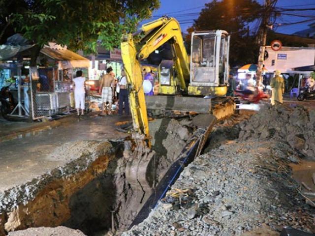 Tin tức trong ngày - Bị vùi dưới đất hơn 30 phút, 1 công nhân đào đường tử vong