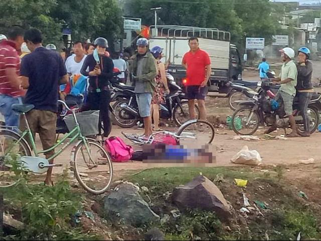 Tin tức trong ngày - Xót xa bé gái tử vong trên đường đi học về, thi thể dính đầy đất