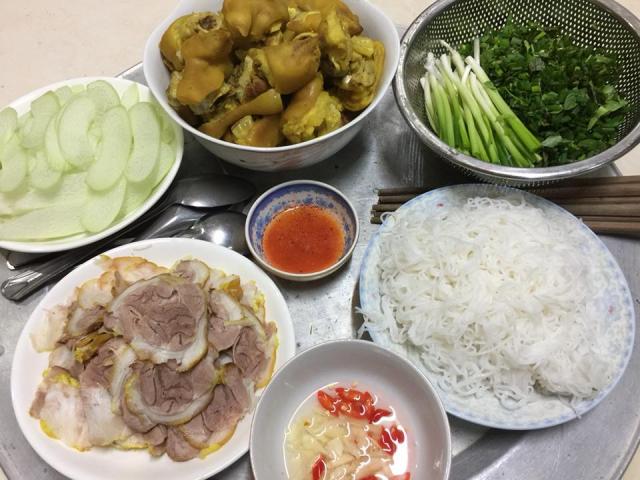 Ẩm thực - “Ông bố quốc dân” chia sẻ món bún móng giò nấu cho con gái "gây sốt"
