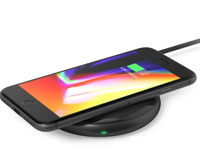 Dế sắp ra lò - Top 5 "vũ khí" đi kèm iPhone 8, 8 Plus như hình với bóng