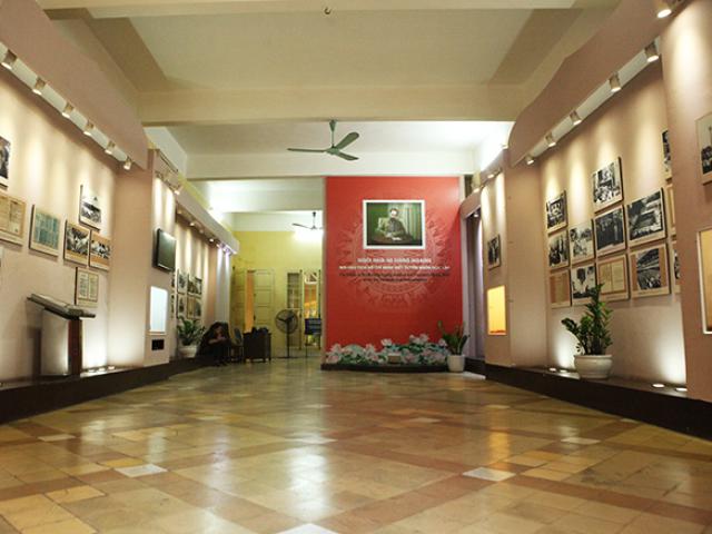 Tin tức trong ngày - Cận cảnh ngôi nhà đồ sộ của người hiến tặng hơn 5.000 lượng vàng cho Nhà nước