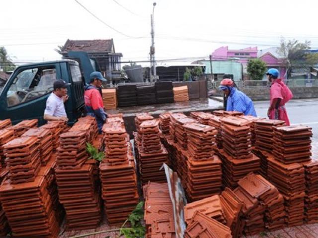 Thị trường - Tiêu dùng - Khánh Hòa, Quảng Nam: Rau xanh, gạch ngói, tôn lợp mái.. tăng chóng mặt sau bão