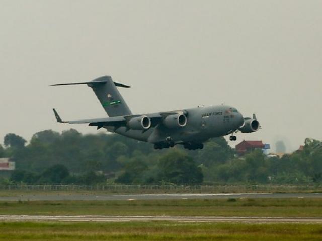 Tin tức trong ngày - "Ngựa thồ" C17 hạ cánh xuống Nội Bài, đoàn xe của Tổng thống Mỹ có mặt tại Hà Nội