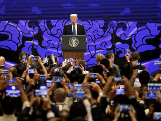 Tin tức trong ngày - Nóng 24h qua: Giải mã 2 tấm kính bên TT Donald Trump tại Đà Nẵng