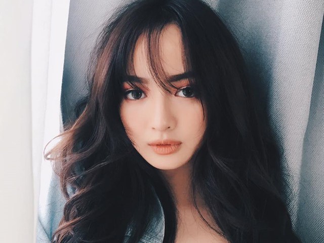 Người mẫu - Hoa hậu - Mỹ nữ "Em chưa 18" diện váy mặc như không HOT nhất tuần