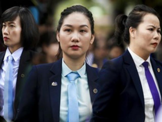 Tin tức trong ngày - Ngắm những "bóng hồng" phục vụ tại APEC