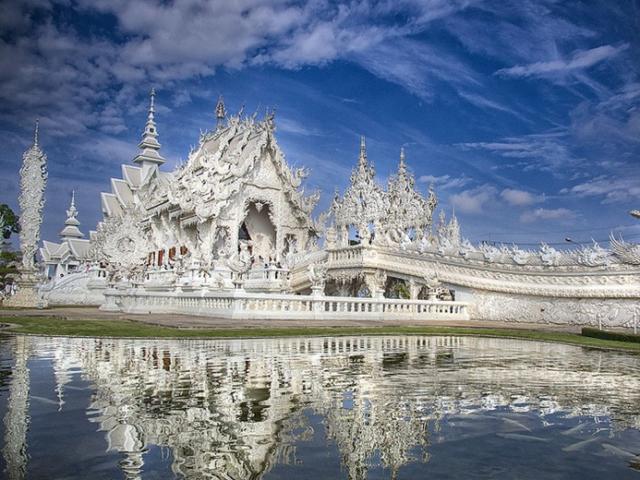 Khám phá ngôi đền trắng kỳ dị ở Thái Lan