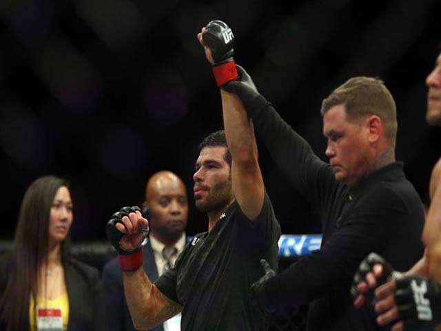 Thể thao - Đòn hiểm UFC: Cước đi trước quyền tới sau, đau điếng toàn thân