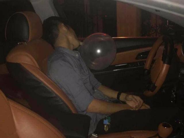 Pháp luật - Tài xế miệng ngậm bóng gây tai nạn liên hoàn trình diện công an