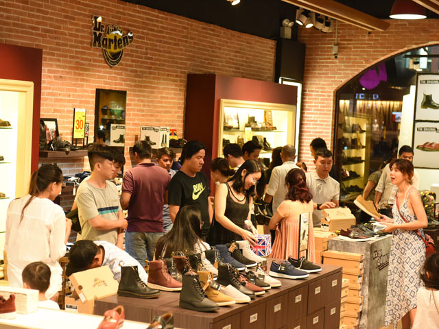 Thời trang - Loạt thời trang hàng hiệu ưu đãi khủng trước ngày Black Friday