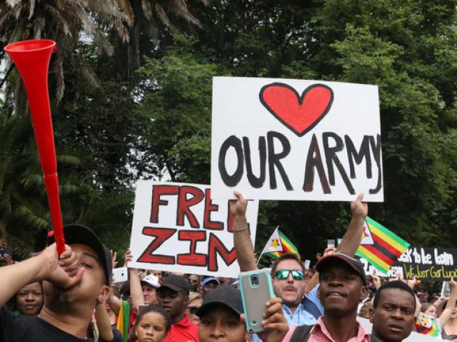 Thế giới - Zimbabwe: Đảng cầm quyền phế truất Tổng thống Mugabe