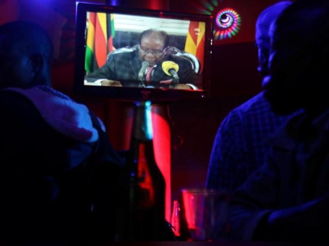 Thế giới - Tổng thống Zimbabwe lần đầu lên tiếng về yêu cầu từ chức