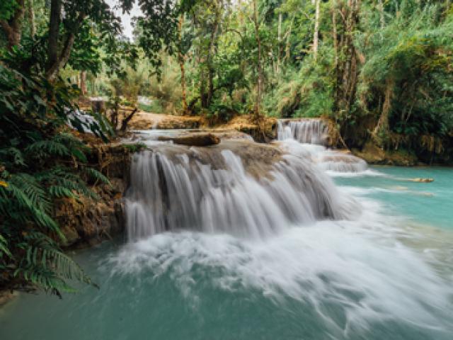 Du lịch - Ghé thăm dòng thác đẹp mê mẩn ở Lào