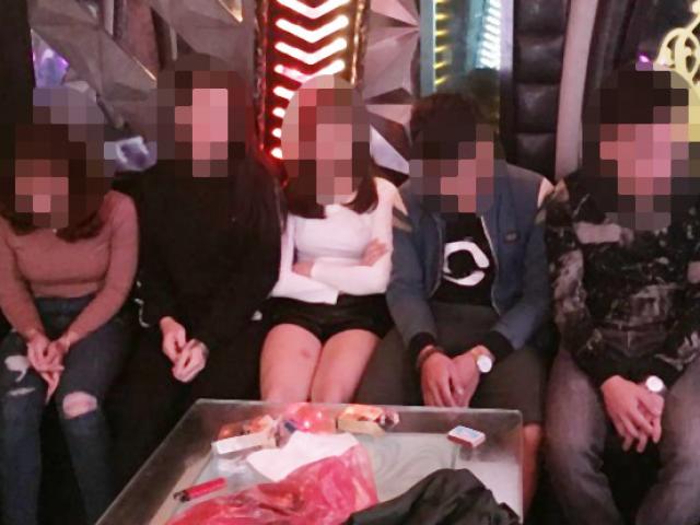 Pháp luật - 3 cô gái xinh đẹp vào quán hát “bay lắc” cùng 3 thanh niên