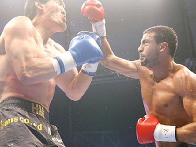 Thể thao - Khổng lồ 2m18 - nặng 150kg vẫn thua “bạn trai tin đồn” của Ronaldo