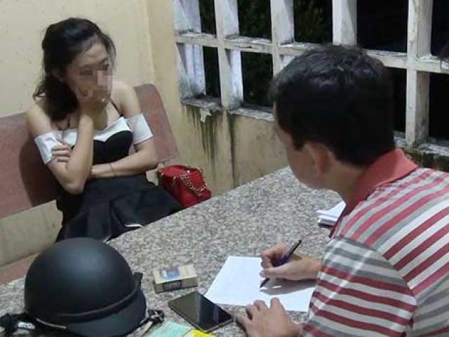 Pháp luật - Bắt quả tang 5 cặp nam nữ mua bán dâm trong nhà nghỉ