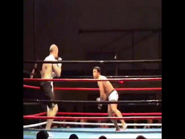 Thể thao - Tuyệt chiêu MMA siêu đỉnh, siêu đẹp: Cú đá "vầng trăng khuyết"
