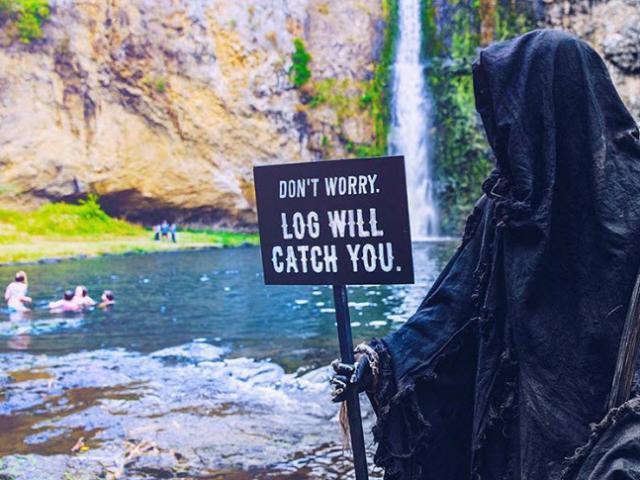 Du lịch - Sự thật bất ngờ đằng sau bộ ảnh "Thần Chết" du ngoạn khắp New Zealand