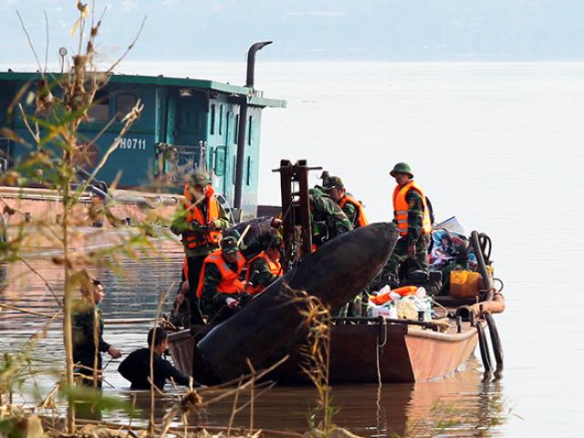 Tin tức trong ngày - Quả bom 1,3 tấn trục vớt ở cầu Long Biên được xử lý thế nào?