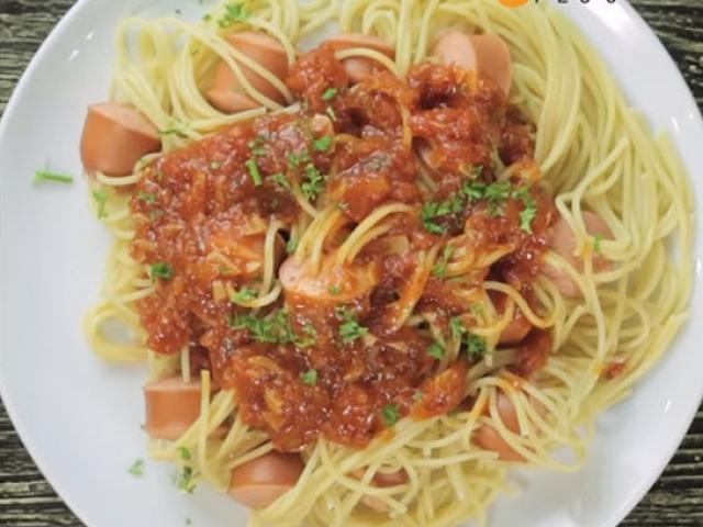 Ẩm thực - Đổi món với spaghetti xiên xúc xích siêu dễ làm, ăn là nghiện