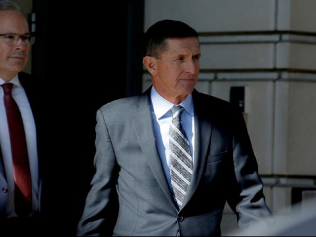 Thế giới - "Con cá lớn" Flynn sa lưới, ông Trump bị ảnh hưởng ra sao?