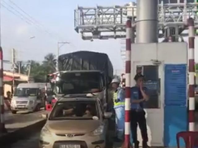 Tin tức trong ngày - Tài xế giữ “cái đầu lạnh”, BOT Cai Lậy lại xả trạm từ 8h sáng 3/12