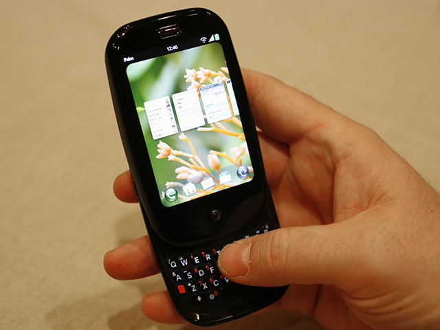 Thời trang Hi-tech - Qualcomm bất ngờ sử dụng thiết bị 7 năm tuổi chống lại iPhone X