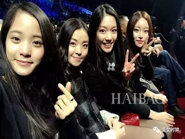 Bạn trẻ - Cuộc sống - 3 tiểu thư xinh đẹp Trung Quốc được mệnh danh "thiên tài đệ nhất đầu thai"