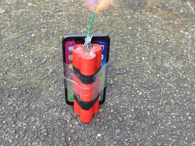 Thời trang Hi-tech - Nín thở xem màn tra tấn iPhone X cực "bá đạo"