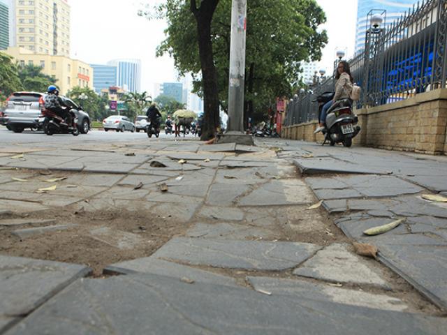 Tin tức trong ngày - Chủ tịch Hà Nội: "Lát đá vỉa hè làm rất bừa bãi”