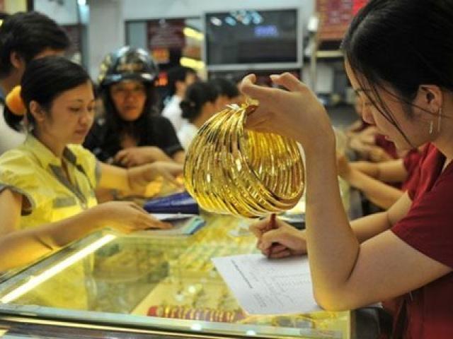 Tài chính - Bất động sản - NHNN muốn độc quyền vàng miếng: Cho DN tham gia gây đảo ngược chống vàng hoá?