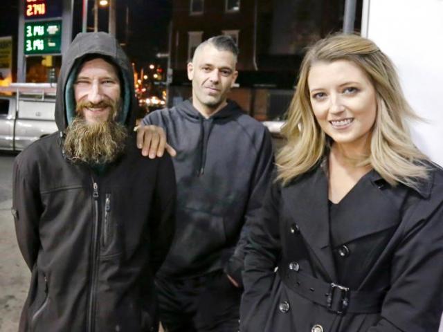 Thế giới - Mỹ: Tiền ùn ùn kéo về túi sau khi cho cô gái đẹp vay 20 USD