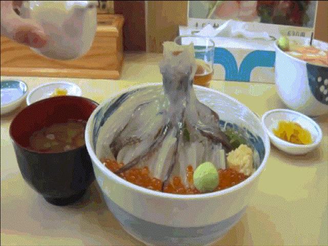 Sức khỏe đời sống - Kinh dị: Đàn bạch tuộc con thụ tinh, bò lổm ngổm trong miệng người phụ nữ