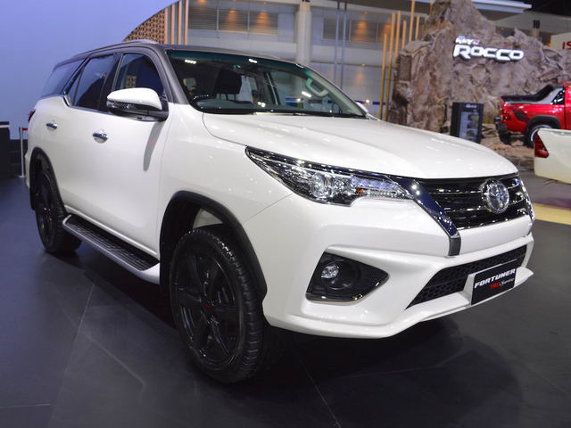Tin tức ô tô - Toyota Fortuner TRD Sportivo 2017 có giá từ 1,15 tỷ đồng
