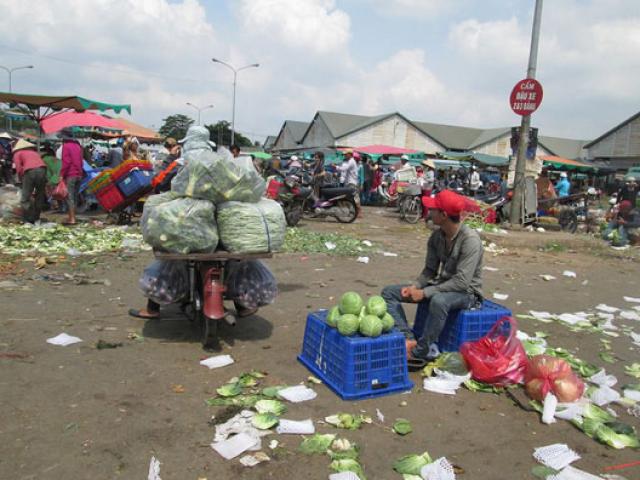 Thị trường - Tiêu dùng - Chợ đầu mối Thủ Đức khổ sở vì rác