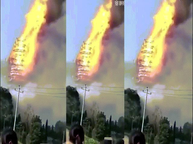 Thế giới - Tháp gỗ cao nhất châu Á cháy rừng rực trong biển lửa