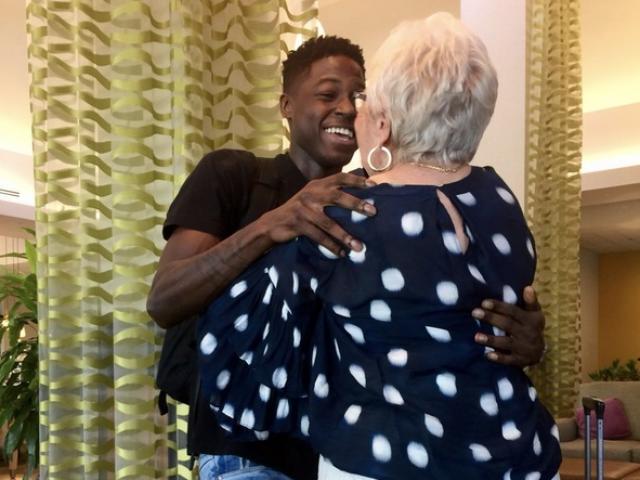 Bạn trẻ - Cuộc sống - Thanh niên 22 tuổi quen bà cụ 81 tuổi qua mạng, thành bạn thân