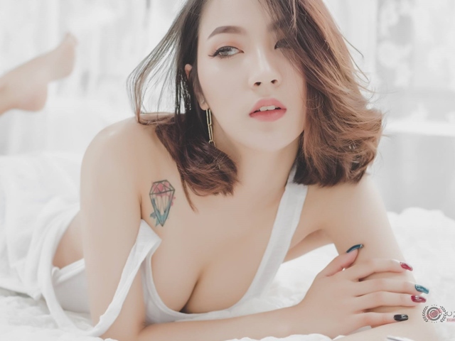 Bí quyết làm đẹp - Ngắm mãi không chán hình xăm đẹp mê li của mỹ nhân xứ chùa Vàng