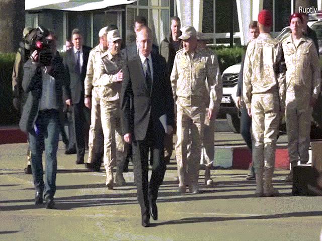 Video: Tổng thống Syria bị chặn tiến lại gần ông Putin