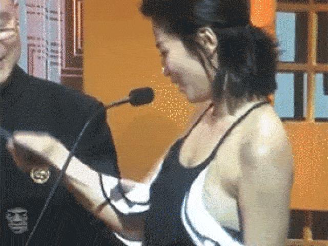 Giải trí - Những tình huống trớ trêu nhất của sao Hoa-Hàn năm 2017