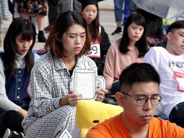 Kì dị cuộc thi “ngồi im như phỗng” ở Đài Loan