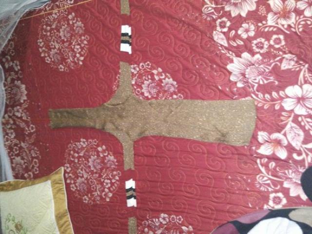 Người mẫu - Hoa hậu - Hí hửng đặt áo online tặng vợ, ông chồng Việt mua phải "mực khô 1 nắng"