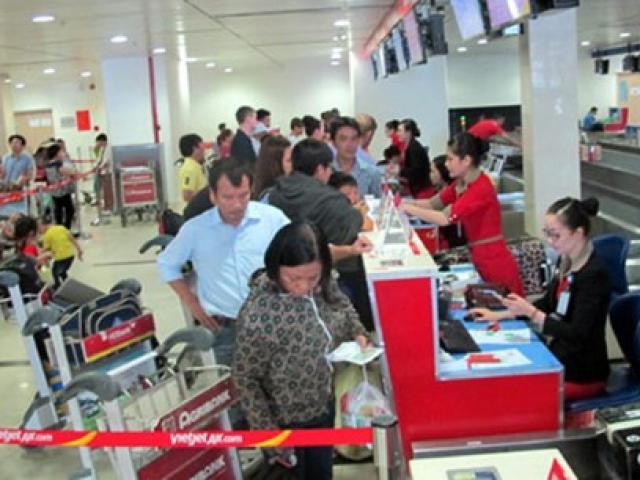 Tin tức trong ngày - Đi máy bay, "kiều nữ" 22 tuổi túm áo, giật thẻ nhân viên hàng không