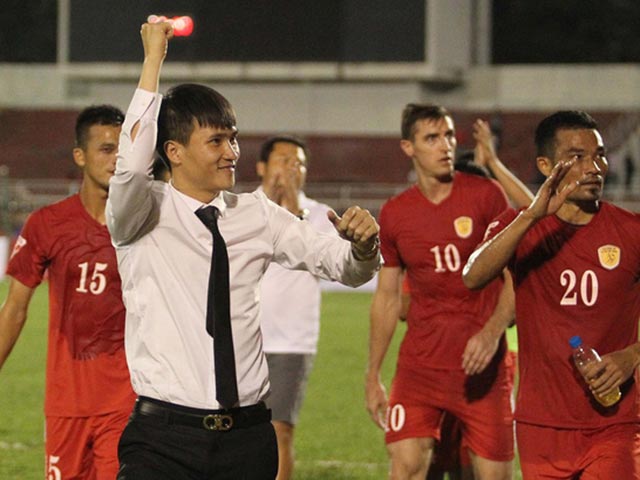 Bóng đá - Đội bóng của Công Vinh sa thải hơn một đội hình