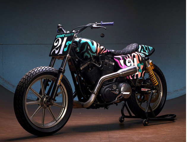 Thế giới xe - Ngắm chiếc flat tracker đồ họa ngựa vằn cực tinh tế 