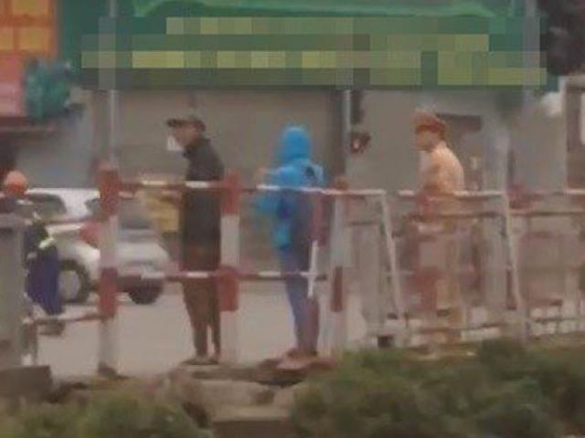 Tin tức trong ngày - Vượt đèn đỏ, "phạt" đứng điều tiết giao thông