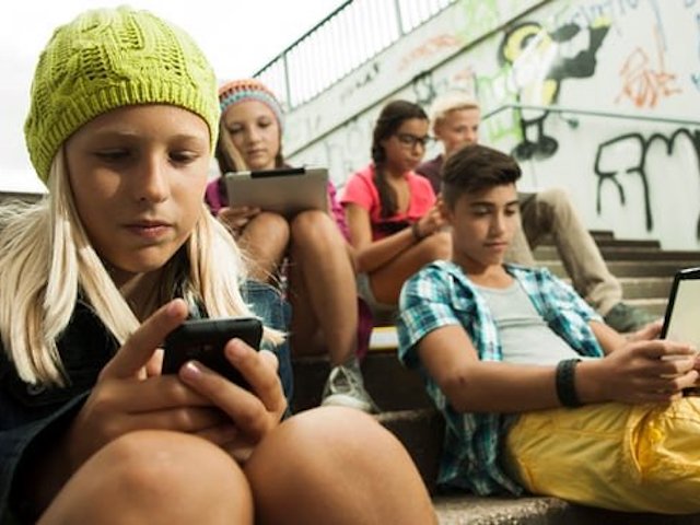 Công nghệ thông tin - Pháp: Trẻ dưới 16 tuổi không được mở Facebook tùy tiện