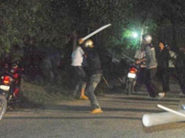 Pháp luật - Tá hỏa phát hiện thanh niên chết trên đỉnh núi, bên hông bị cắm con dao