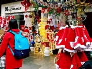 Thị trường - Tiêu dùng - Đồ trang trí Noel giá tiền triệu hút khách