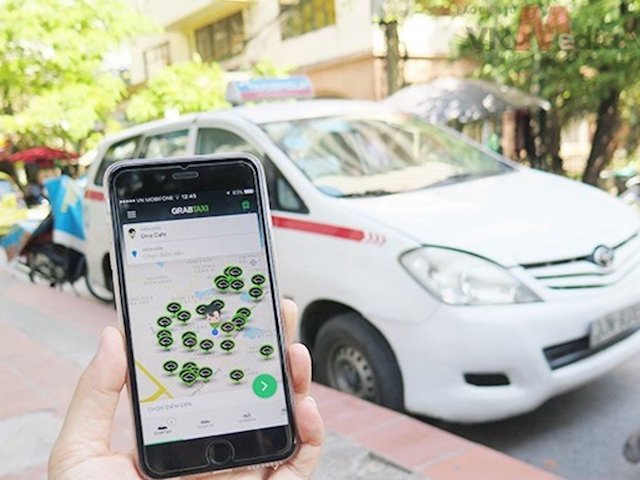 Taxi truyền thống tố Uber, Grab không tuân thủ pháp luật Việt Nam trong thời gian thí điểm